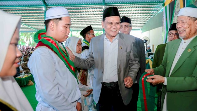 Bupati Barru Suardi Saleh Hadiri Penamatan Santri dan Wisudah Ma,had Aly Pesantren DDI Mangkoso