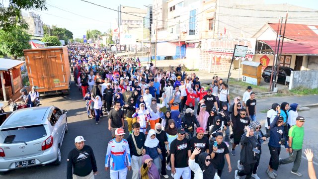 Jalan Sehat Romantis Anti Mager Bersama Andi Sudirman - Fatmawati di Pinrang