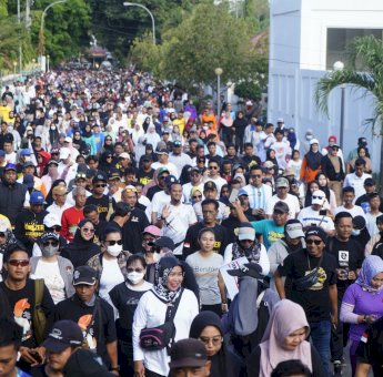 Puluhan Ribu Warga Takalar Padati Lapangan Makkattang, Ikuti Anti Mager Bareng Andalan – Hati