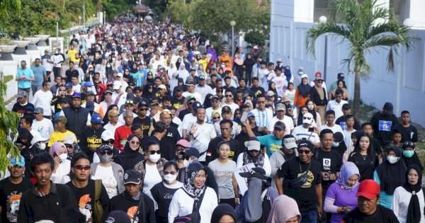 Puluhan Ribu Warga Takalar Padati Lapangan Makkattang, Ikuti Anti Mager Bareng Andalan – Hati