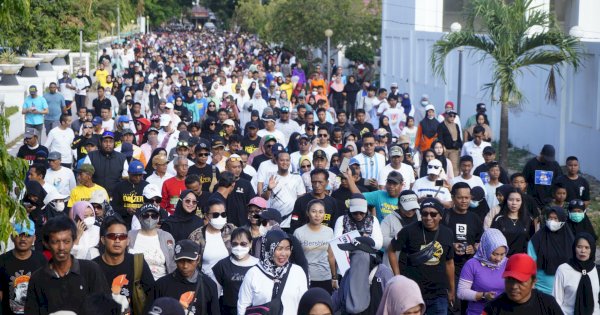 Puluhan Ribu Warga Takalar Padati Lapangan Makkattang, Ikuti Anti Mager Bareng Andalan &#8211; Hati