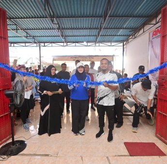 Andi Sudirman – Fatmawati Resmikan Posko Relawan di Takalar