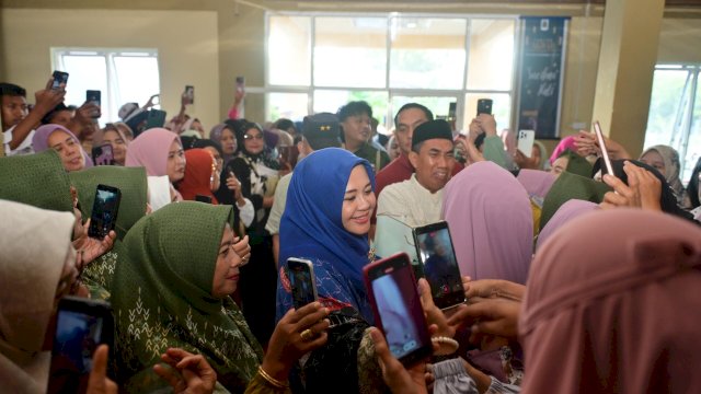 Fatmawati Jadi “Rebutan” Ibu-Ibu Majelis Taklim di Takalar