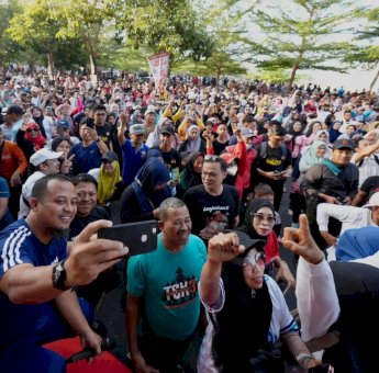 Puluhan Ribu Warga Ikuti Jalan Anti Mager Bareng Andi Sudirman, Teriak &ldquo;Andalan Hatiku&rdquo;