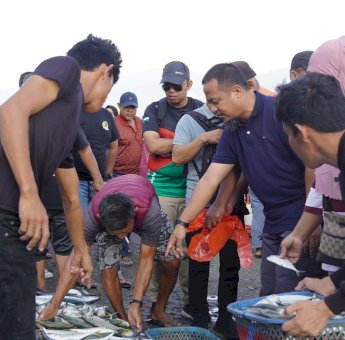 Pagi-Pagi, Andi Sudirman Blusukan di TPI Palopo