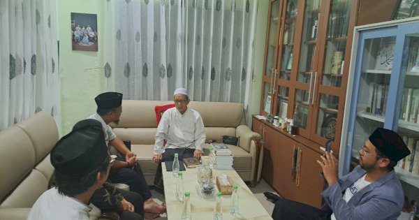 Andi Sudirman Sulaiman Besuk dan Doakan Kesembuhan Rais Syuriah PWNU Sulsel KH. Baharuddin