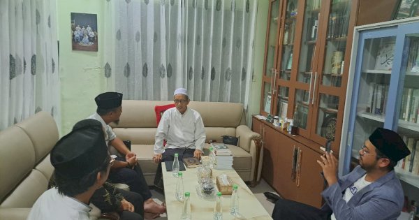 Andi Sudirman Sulaiman Besuk dan Doakan Kesembuhan Rais Syuriah PWNU Sulsel KH. Baharuddin