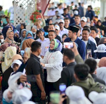 Kampanye Andalan Hati di Luwu, Fatmawati Terima Simbol Pemberdayaan Petani Kopi