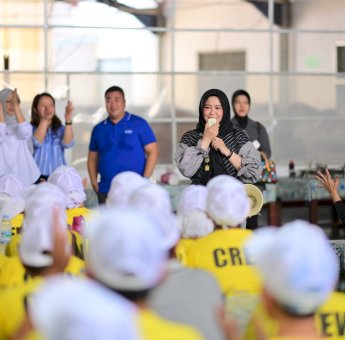 Fatmawati Rusdi Kunjungi Pabrik Megah Mie, Dorong Kesejahteraan Buruh dan Industri Lokal