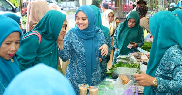 Plt Ketua TP PKK Barru Dokter Ulfah Gencarkan Gerakan Pangan Murah