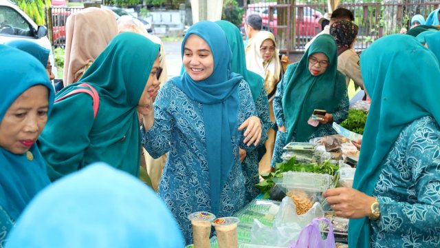 Plt Ketua TP PKK Barru Dokter Ulfah Gencarkan Gerakan Pangan Murah