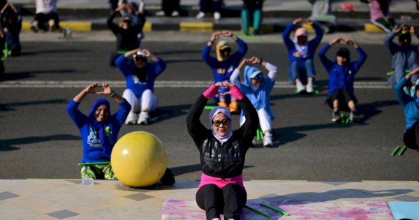 Fatmawati Pimpin Sesi Pound Fit di Soppeng, Ratusan Warga Antusias