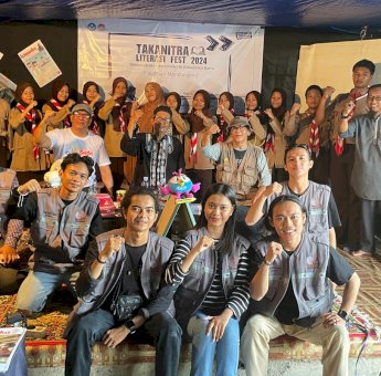 Tim Proyek Kemanusiaan UNM Berpartisipasi dalam Kegiatan Takanitra Literasi Fest 2024 Mewujudkan Masyarakat Buta Aksara Melalui Seni Teater
