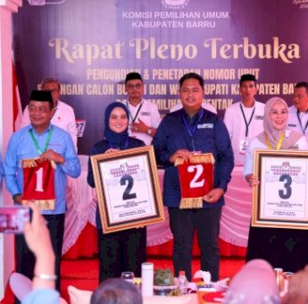 Bupati Suardi Saleh Hadiri Pengundian dan Penetapan Nomor Urut Paslon Bupati dan Wakil Bupati Barru