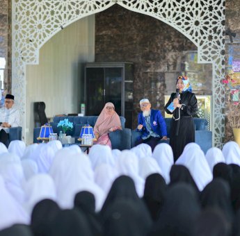 Ke Ponpes Darul Aman, Fatmawati: Doa dan Dukungan Tokoh Agama Kekuatan Melanjutkan Sulsel Maju dan Berkakter