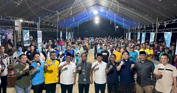 Malam-Malam, Ratusan Warga Pammana Sambut Kehadiran Andi Sudirman di Wajo