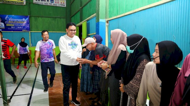 Bupati Barru Suardi Saleh Buka Kejuaraan Bulutangkasi antar Kecamatan.