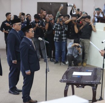 Lantik Pj Sekda Kota Makassar, Andi Arwin Azis Harapkan Tingkatkan Kinerja Perangkat Daerah