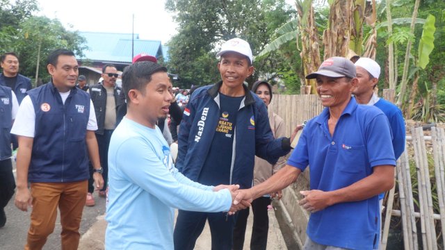 Sederhana dan Dekat, Tasming-Hermanto Dapat Sambutan Antusias Warga di Watang Bacukiki.