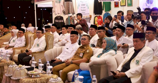 Pj Sekda Makassar Irwan Adnan Dampingi Sekprov Sulsel Jufri Rahman Buka Expo Santri 2024