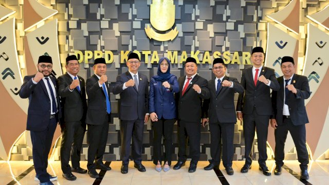 Andi rachmatika dewi bersama para anggota Fraksi Nasdem DPRD Makassar.