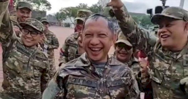 Mendagri Tito Karnavian Disiram Air di Sela-sela Retreat Kabinet Merah Putih di Magelang