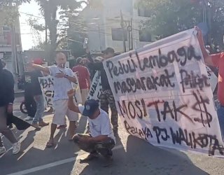 Ngotot Gelar Pemilihan Ketua RT/RW Jelang Pilkada, Pj Wali Kota Palopo Didemo Ratusan Warga
