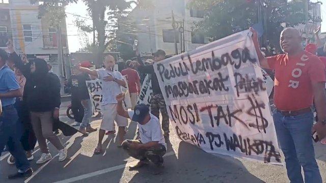 Ngotot Gelar Pemilihan Ketua RT/RW Jelang Pilkada, Pj Wali Kota Palopo Didemo Ratusan Warga.