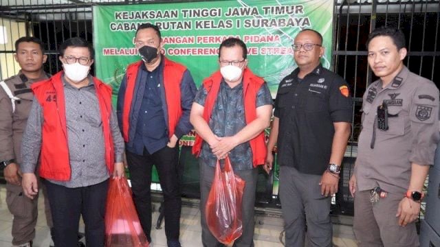 Tampang 3 Hakim PN Surabaya pelaku suap saat ditangkap.