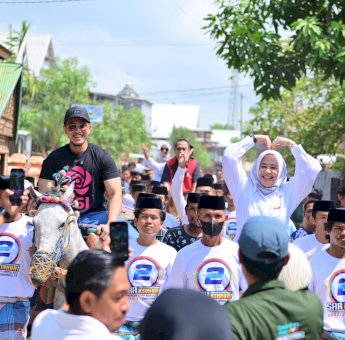 Momen Kaesang dan Fatma Berkuda saat Kunjungi Masyarakat Adat Tolotang Sidrap
