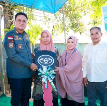 Komitmen Tingkatkan Pelayanan Kesehatan, Bupati Barru Serahkan 2 Unit Ambulance Untuk Kecamatan Pujananting&nbsp;