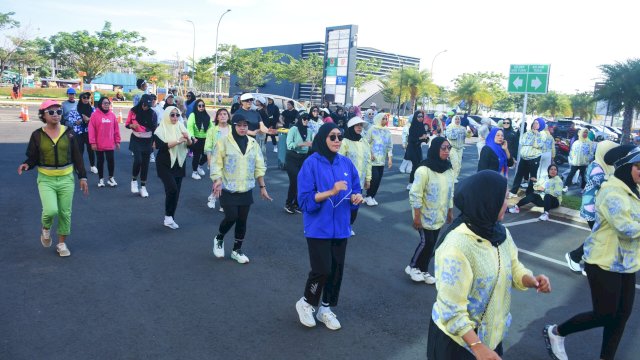 Istri Calon Bupati Soppeng dan Tim SUKSES Gelar Senam-Jogging di CPI Makassar.