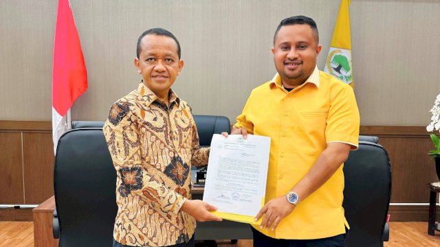 Ketua Umum Dpp Golkar Bahlil Lahadalia dan Ketua DPRD Prov. Papua Periode 2024-2029 Denny Henrry Bonai