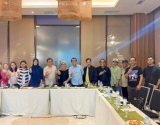 Rocky Gerung Suntik Amunisi untuk Seto-Rezki Hadapi Debat Pamungkas Pilwalkot Makassar