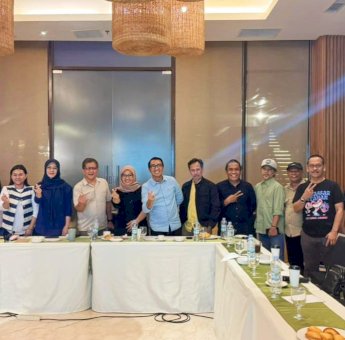 Rocky Gerung Suntik Amunisi untuk Seto-Rezki Hadapi Debat Pamungkas Pilwalkot Makassar
