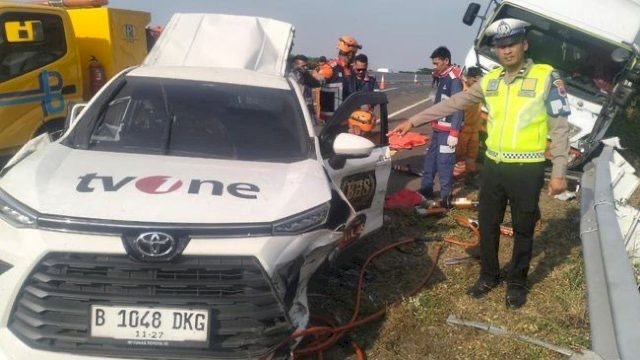 Mobil TV One Kecelakaan di Tol Pemalang.(F-INT)