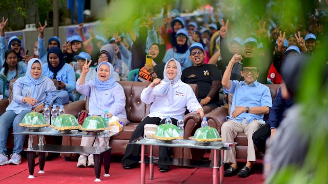 Didampingi La Tinro, Fatmawati Gaungkan Dukung Pasangan Andalan Hati di Enrekang