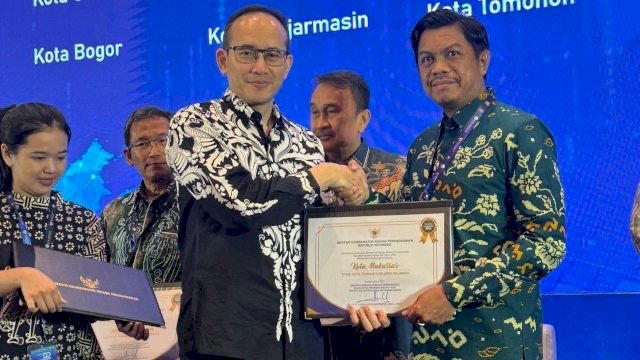 Makassar Raih Penghargaan Kota Terbaik TP2DD.