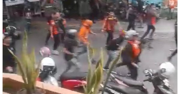 Relawan Andalan Hati diserang Relawan Danny-Azhar, Langsung Dipukul Mundur