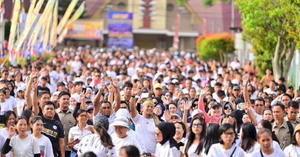 Jalan Sehat Anti Mager, Ribuan Warga Tana Toraja Berbaur dengan Andalan Hati