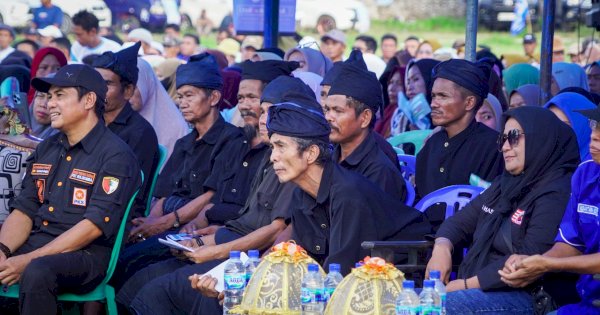 Kenakan Pakaian Serba Hitam, Tokoh Adat Kajang Hadiri Kampanye Andi Sudirman di Bulukumba