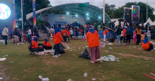 Usai Kampanye Akbar TSM-MO, Panitia Bersihkan Lapangan Andi Makkasau