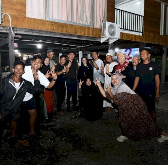 Dari Warkop Hingga Kolong Rumah, RMS Keliling Enrekang Demi Kampanyekan Andalan Hati dan Ucu-Iwan