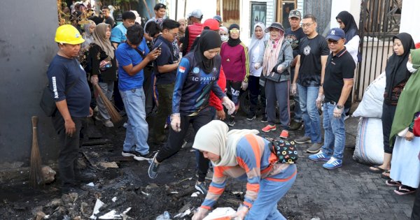 Pj Sekda Kota Makassar Ikut Program Sabtu Bersih di Lokasi Kebakaran Jalan Laiya