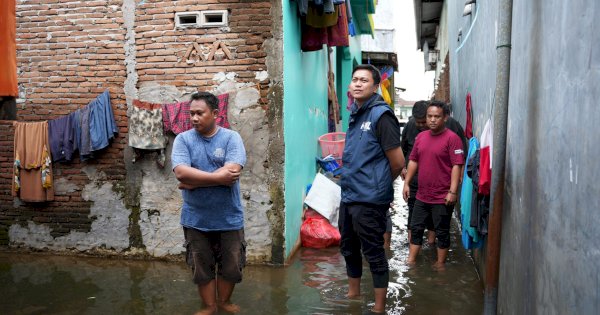 Peduli Korban Banjir, Legislator NasDem Odhika Tinjau dan Beri Bantuan di Kecamatan Biringkanaya