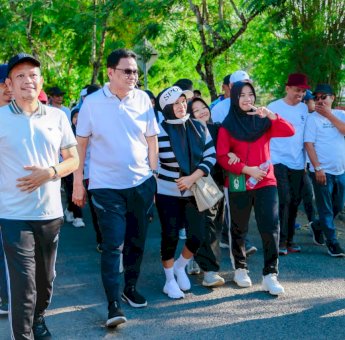 Bupati Barru Lepas Jalan Sehat Hari Jadi Provinsi Sulsel ke-355 di Barru, Pecahkan Rekor MURI