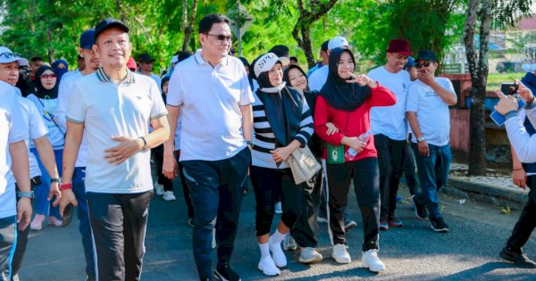 Bupati Barru Lepas Jalan Sehat Hari Jadi Provinsi Sulsel ke-355 di Barru, Pecahkan Rekor MURI