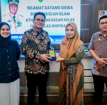 Bupati Barru Sampaikan 10 Kunci Sukses ke Siswa(i) SMP Islam Athirah Makassar