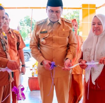 Bupati Barru Resmikan Gedung PONED dan Serahkan Mobil Ambulance untuk Tingkatkan Pelayanan Kesehatan