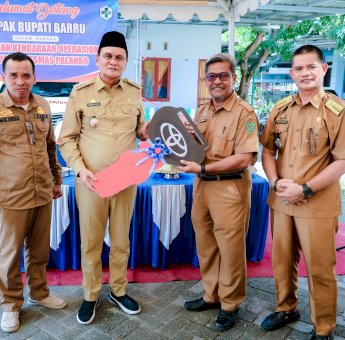 Bupati Barru Serahkan 1 Unit Mobil Ambulance ke Puskesmas Bojo